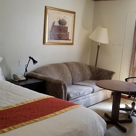 Redwood Motor Inn Brandon Esterno foto