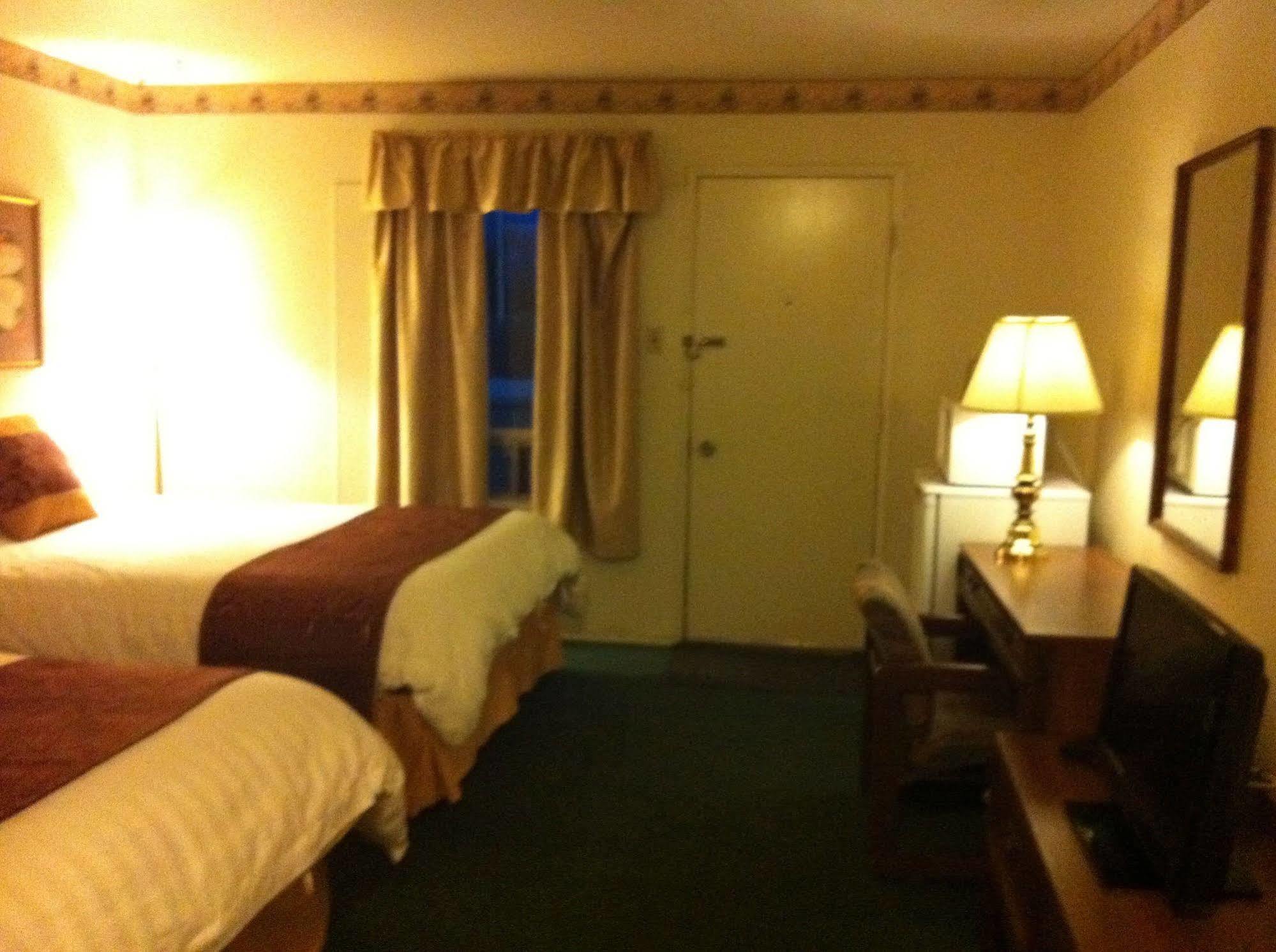 Redwood Motor Inn Brandon Esterno foto