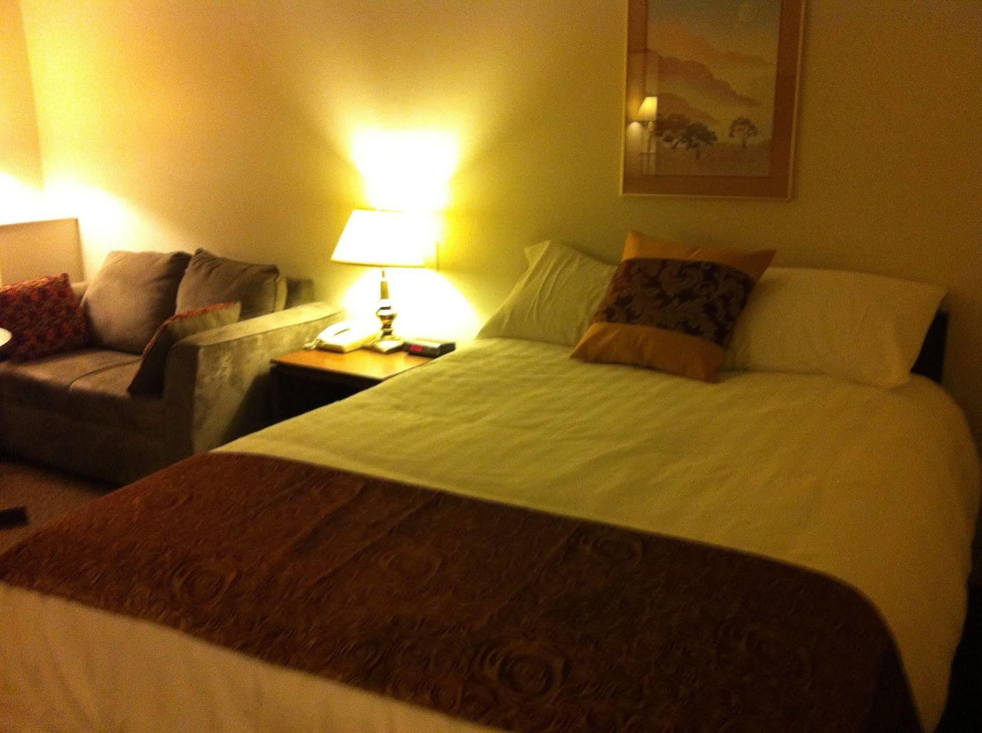 Redwood Motor Inn Brandon Esterno foto