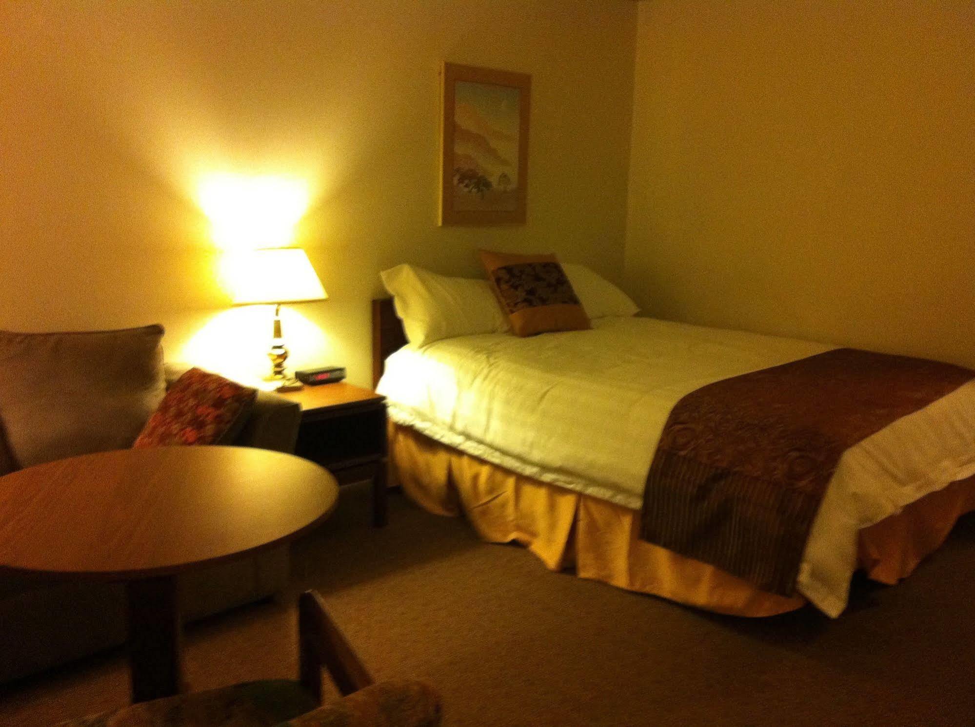 Redwood Motor Inn Brandon Esterno foto